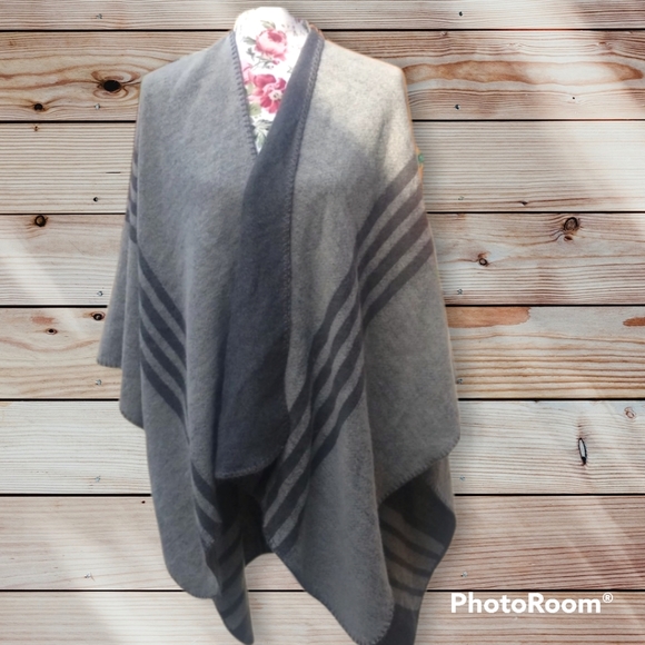 BB Dakota Tops - Cover up/ Shawl